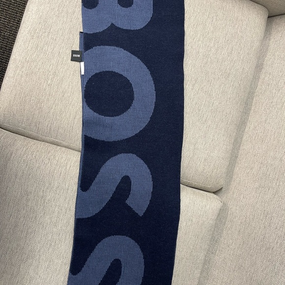 Hugo Boss Scarf - Picture 2 of 3